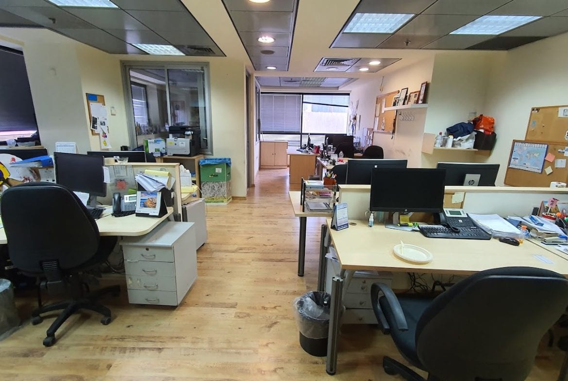 אופן ספייס עם עמדות עבודה