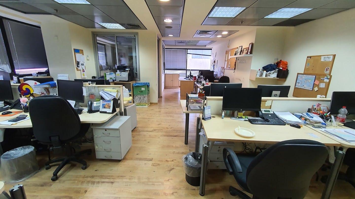 אופן ספייס עם עמדות עבודה