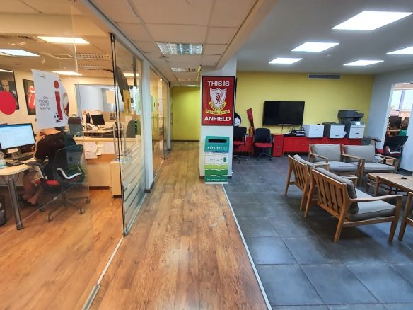 מבט כללי- אופן ספייס עם עמדות עבודה