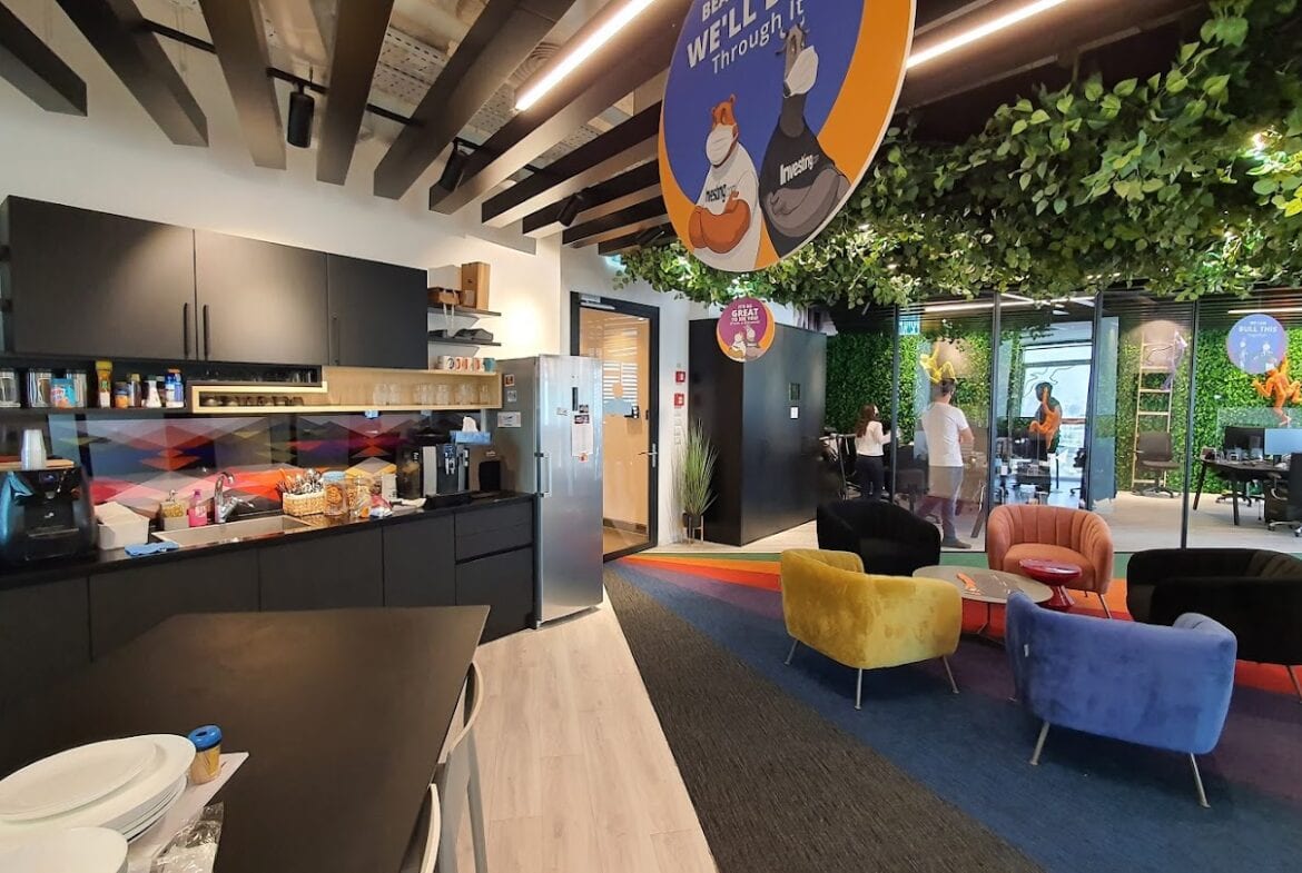 מטבח ואזור לאונג' קטן