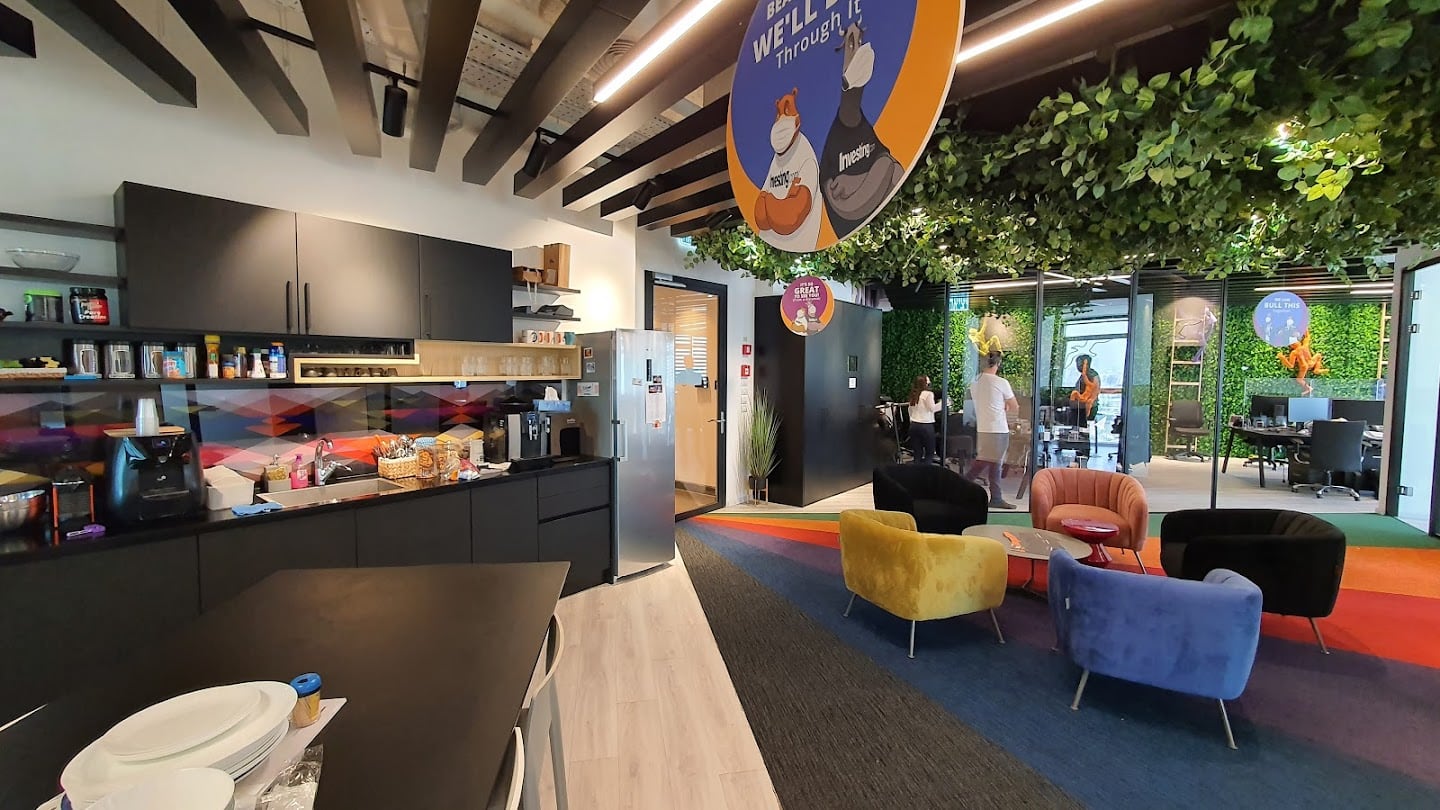 מטבח ואזור לאונג' קטן