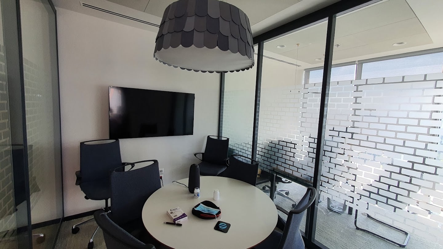 חדר ישיבות קטן