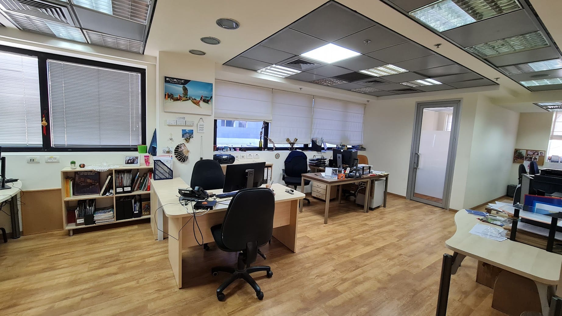 אזור עבודה גדול/ חדר צוות