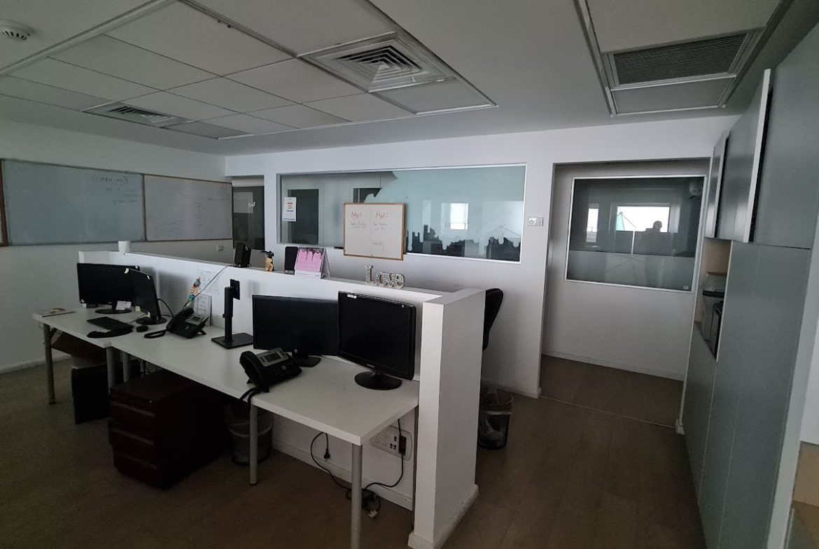 אופן ספייס עם עמדות עבודה