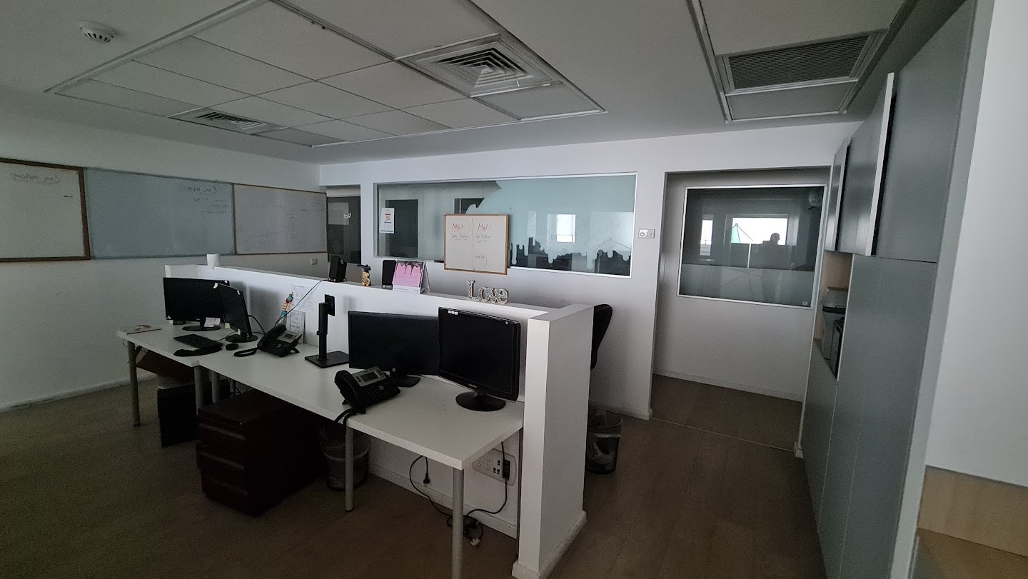 אופן ספייס עם עמדות עבודה