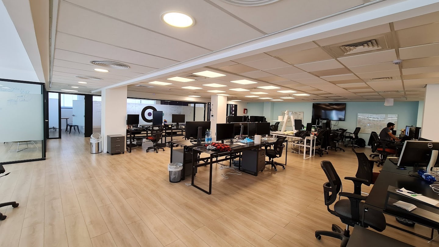 אופן ספייס עם עמדות עבודה