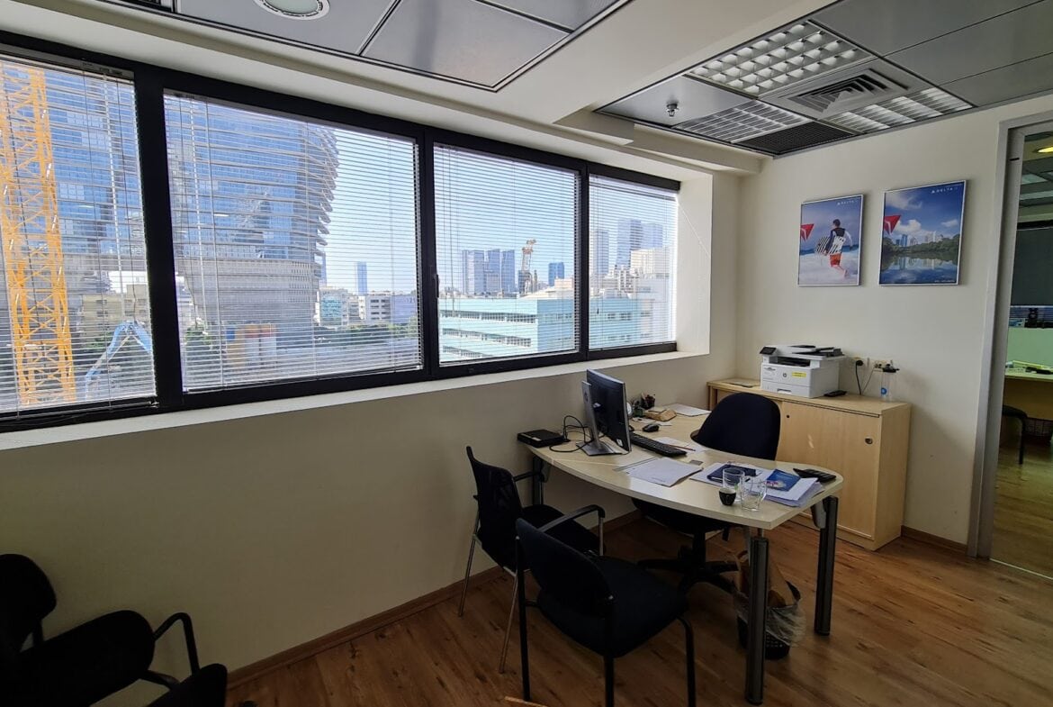 חדר עבודה קטן יותר משרד אישי/ זוגי