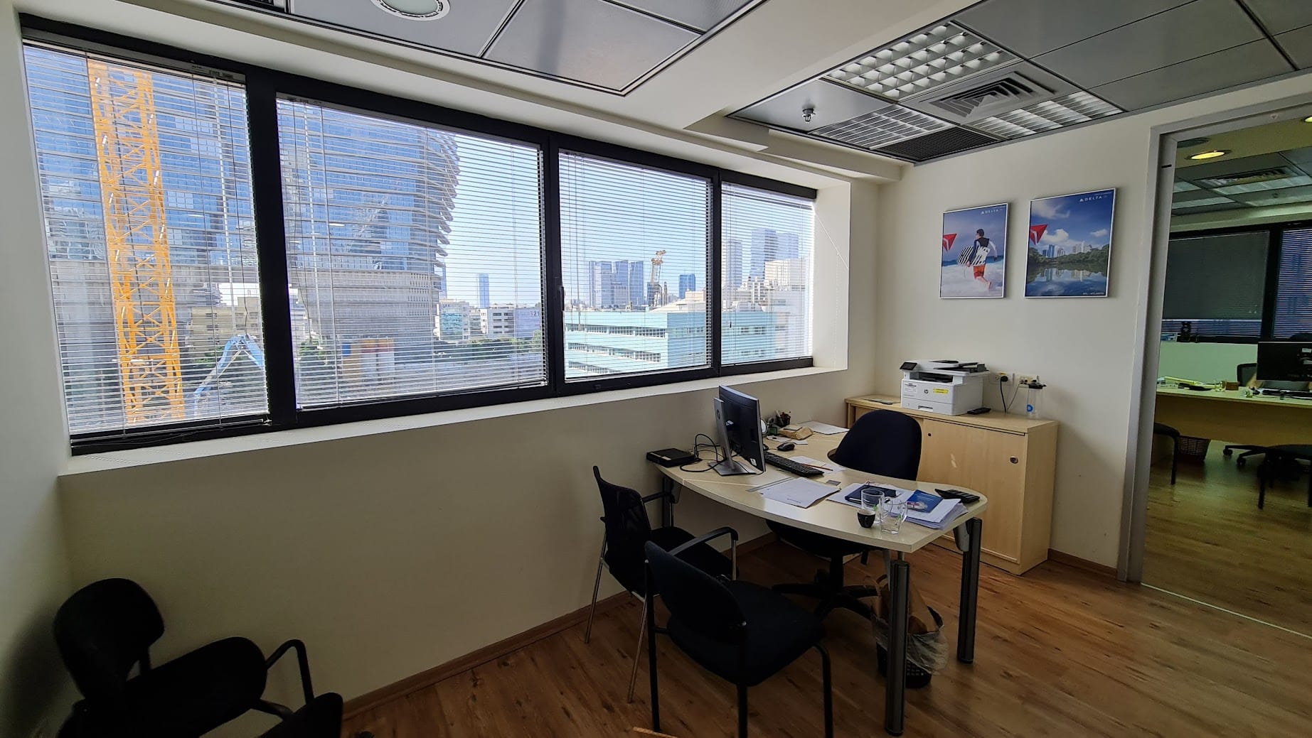 חדר עבודה קטן יותר משרד אישי/ זוגי