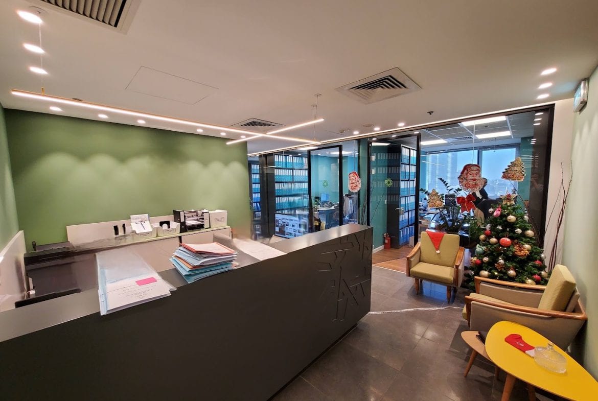 עמדת קבלה בכניסה למשרד