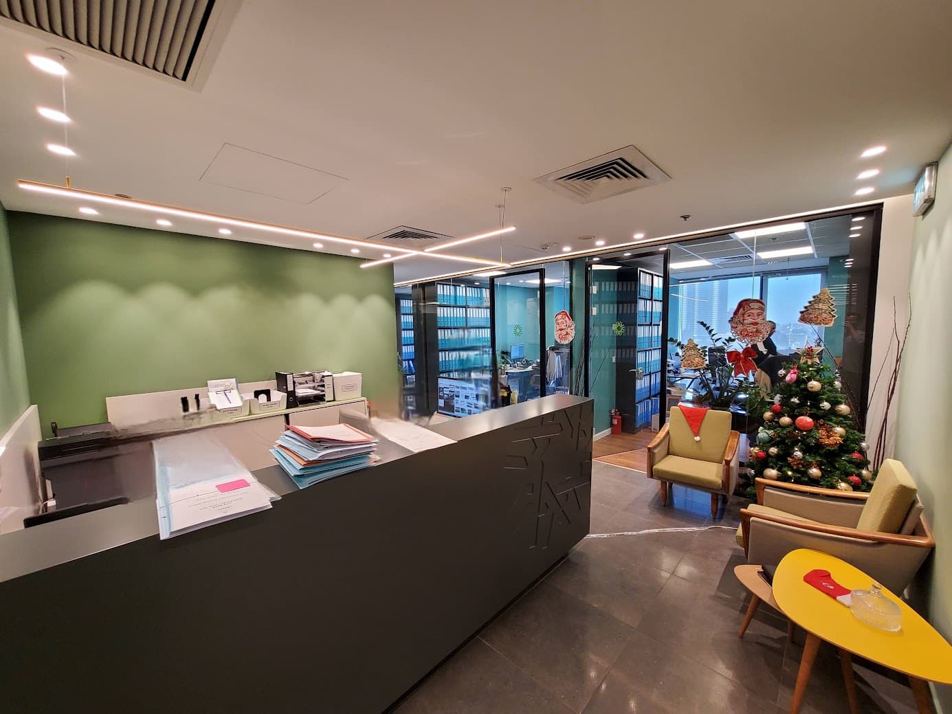 עמדת קבלה בכניסה למשרד