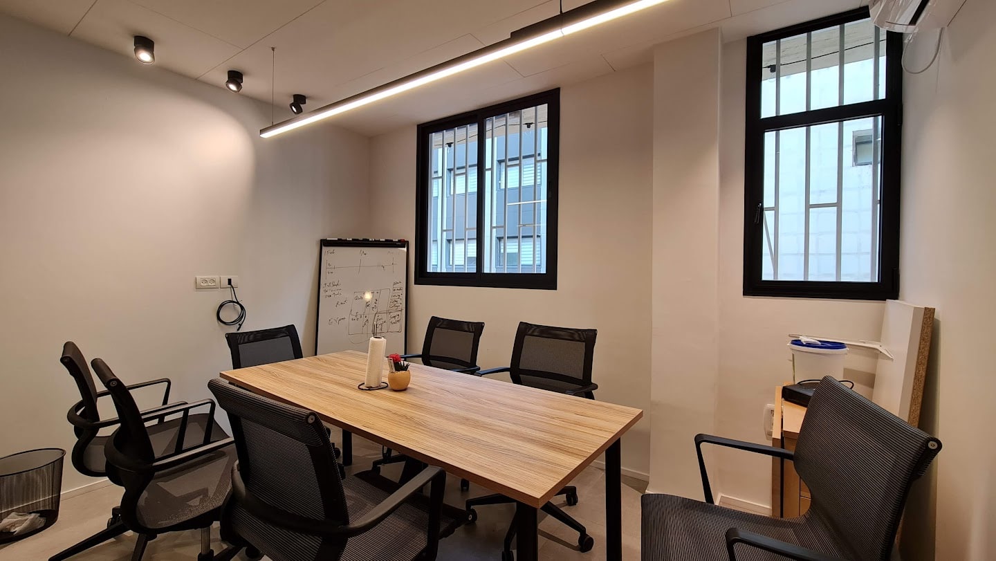 חדר ישיבות במשרד