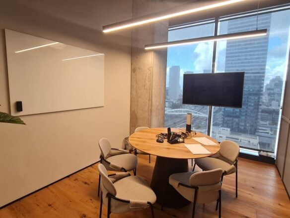 חדר ישיבות קטן