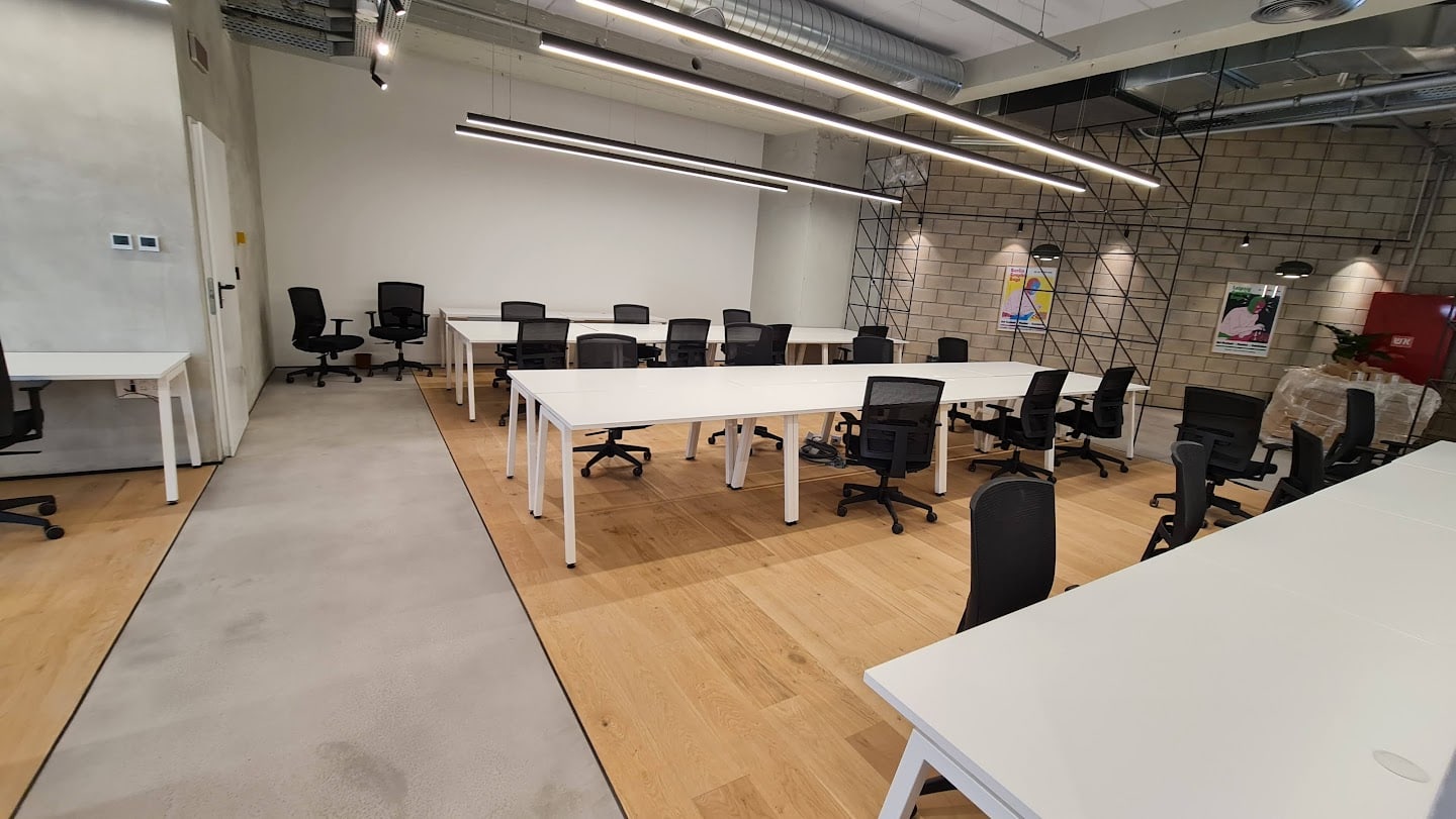 אופן ספייס עם עמדות עבודה