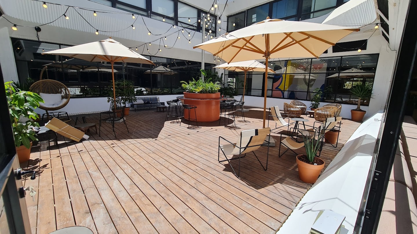 חצר פרטית מגניבה