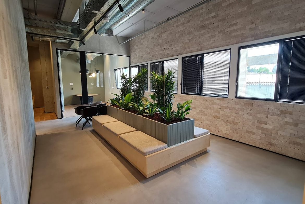 כניסה למשרד