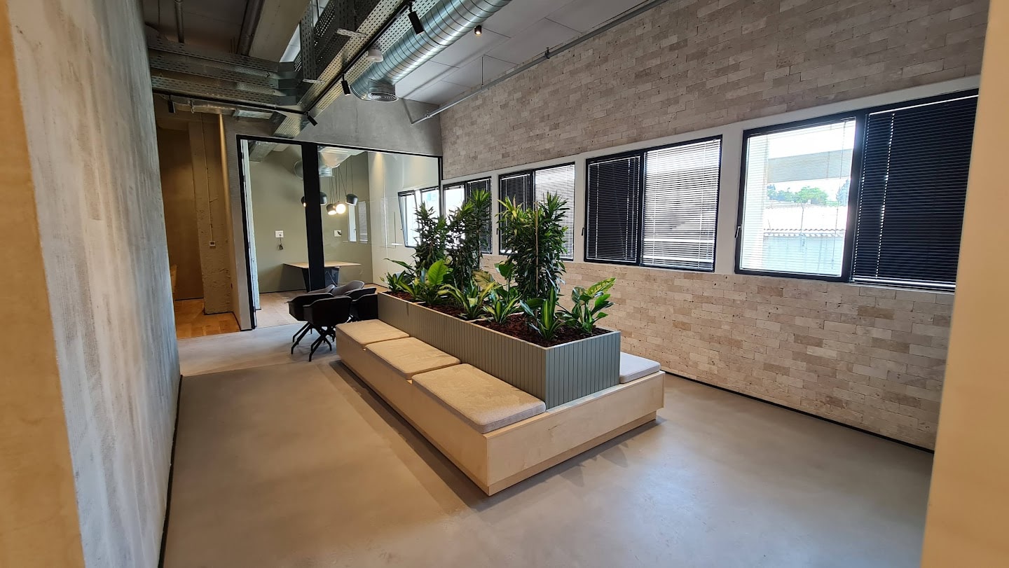 כניסה למשרד