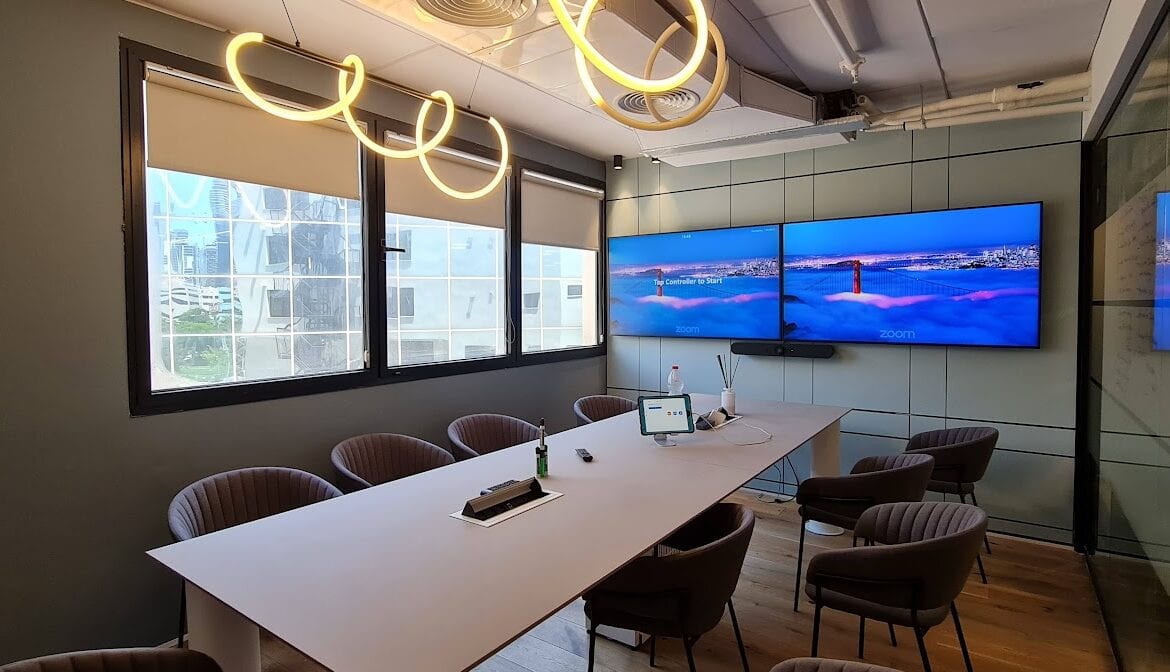 חדר ישיבות במשרד