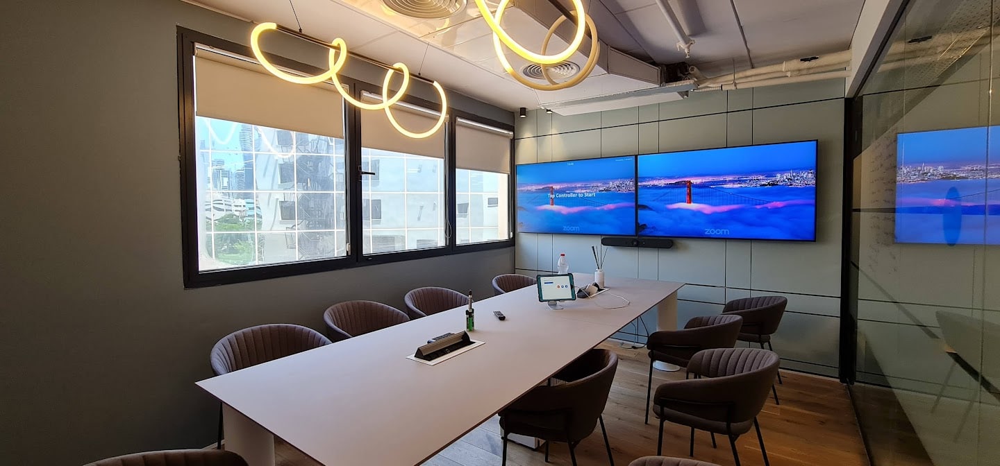 חדר ישיבות במשרד