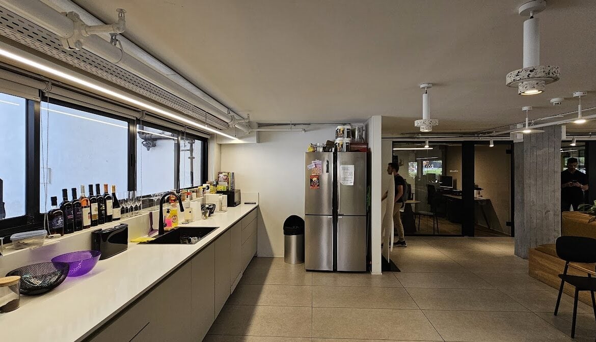 מטבח גדול ומאובזר