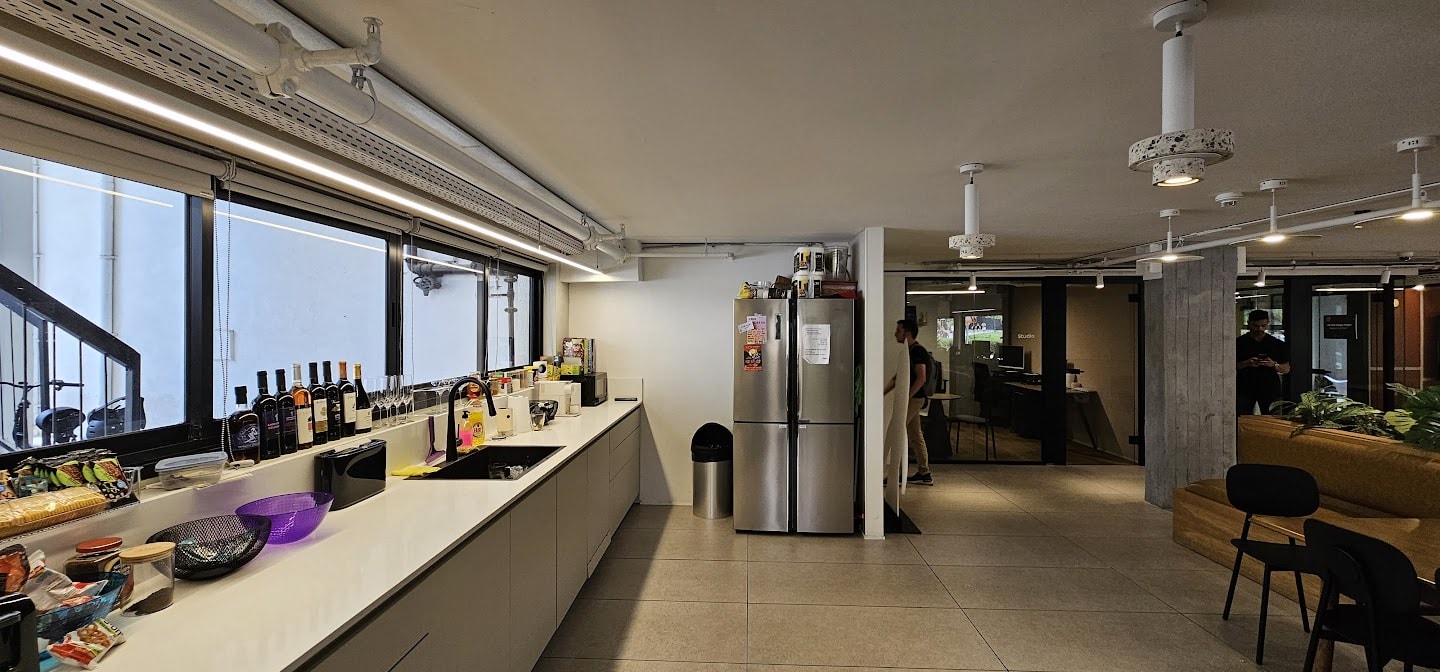 מטבח גדול ומאובזר