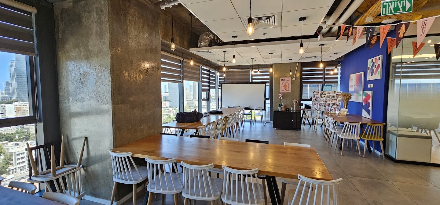 מטבח עם מקומות אוכל