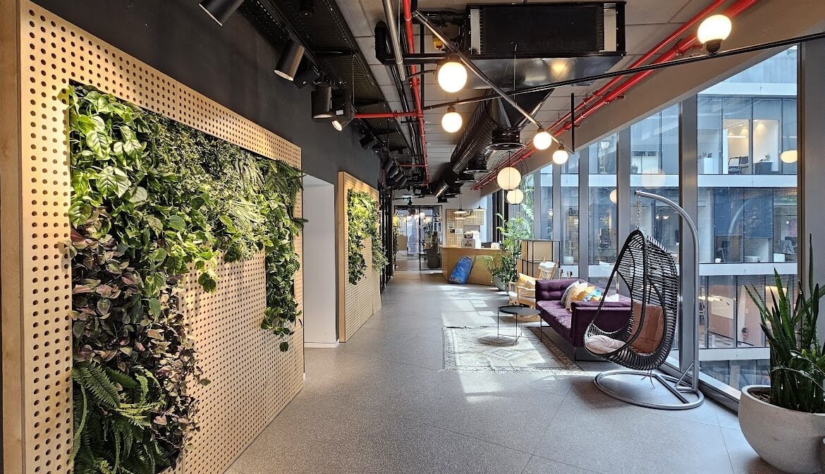 מבט כללי של המשרד- מסדרון