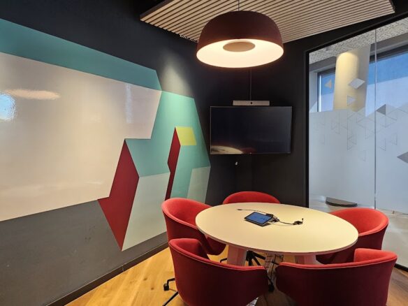 חדר ישיבות קטן