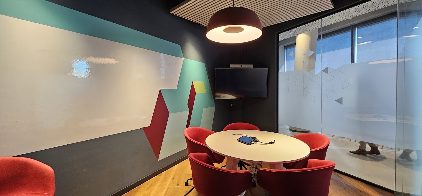 חדר ישיבות קטן