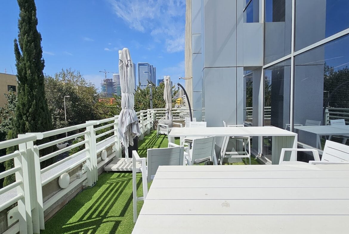 מרפסת פרטית יפה ומגניבה