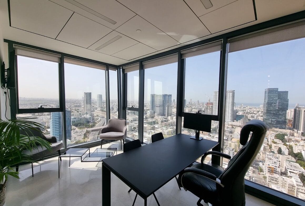 אחד מחדרי עבודה במשרד