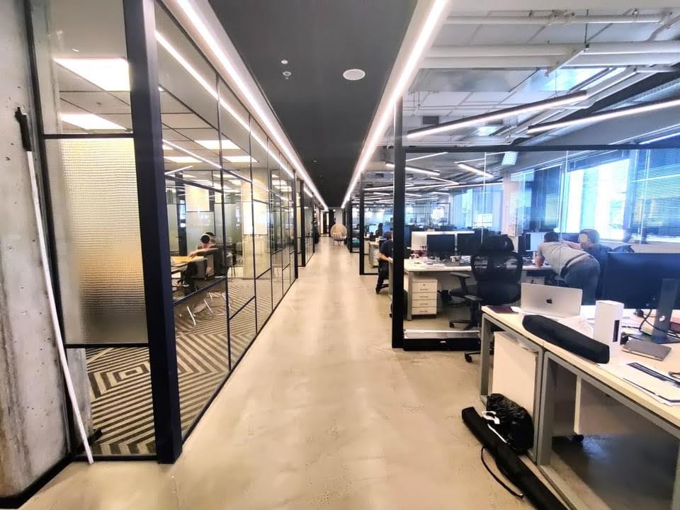 מבט כללי- חלוקה לחדרי עבודה וחדרי ישיבות