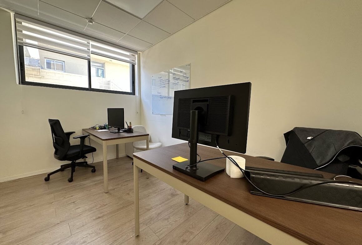 חדר עבודה גדול