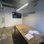 חדר ישיבות במשרד