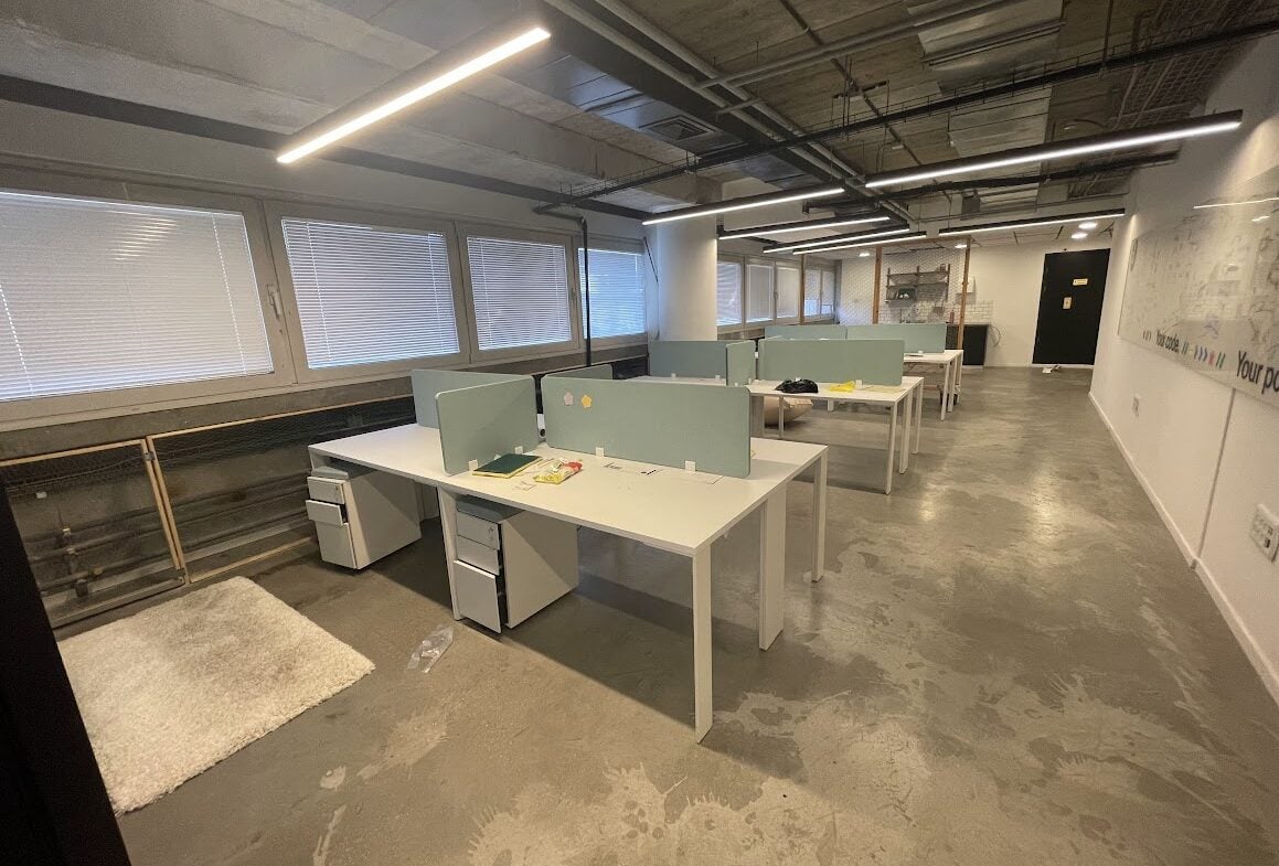 אופן ספייס עם עמדות עבודה