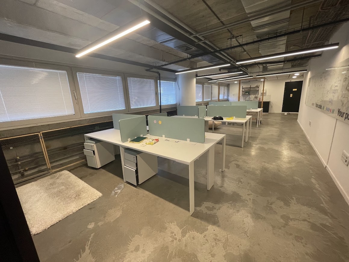 אופן ספייס עם עמדות עבודה