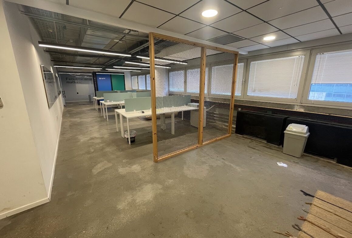 אופן ספייס עם עמדות עבודה