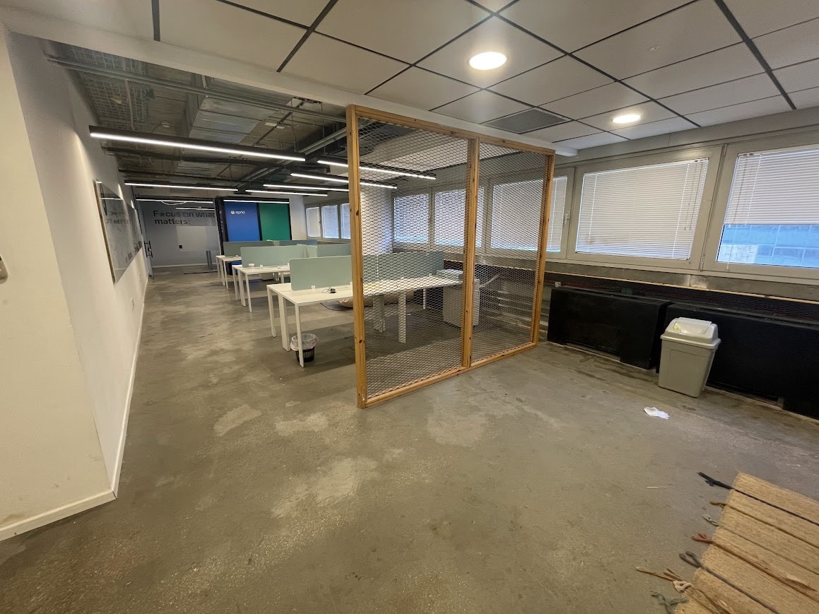 אופן ספייס עם עמדות עבודה