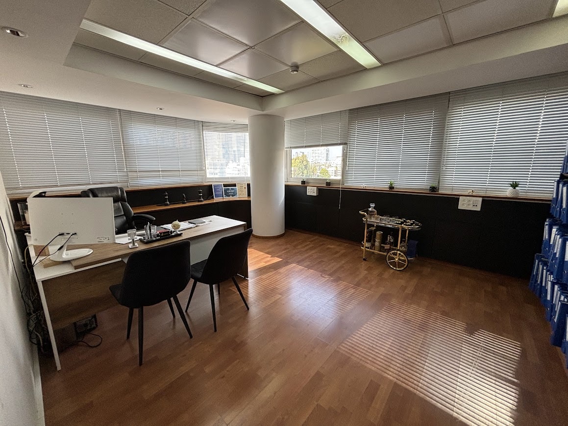 חדר עבודה גדול/ חדר צוות