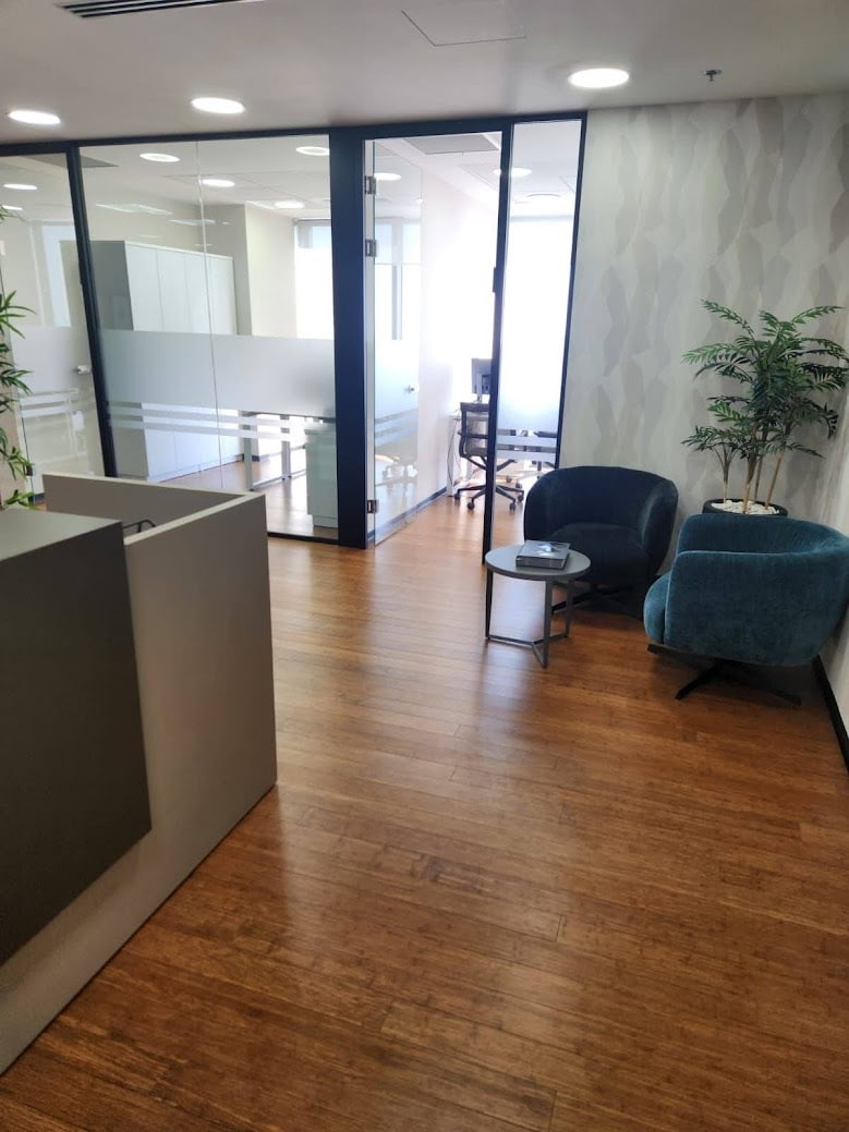 עמדת קבלה וחלוקה לחדרים