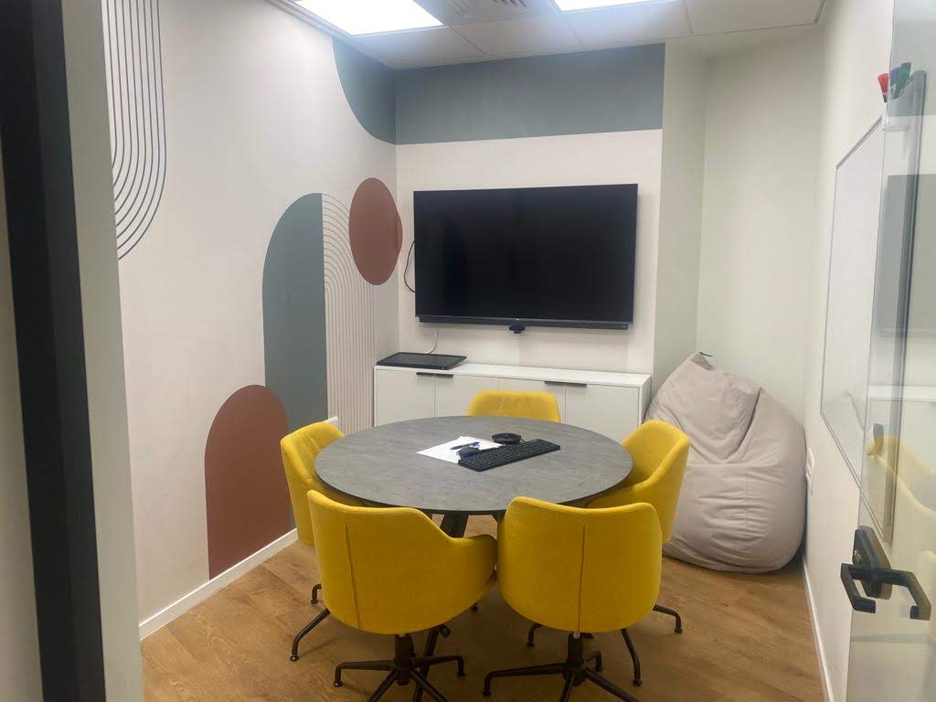 חדר ישיבות קטן