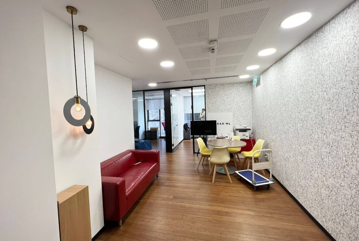 סלון קטן ומקומות אוכל