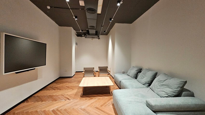 לאונג' הנוסף במשרדים להשכרה בשרונה תל אביב