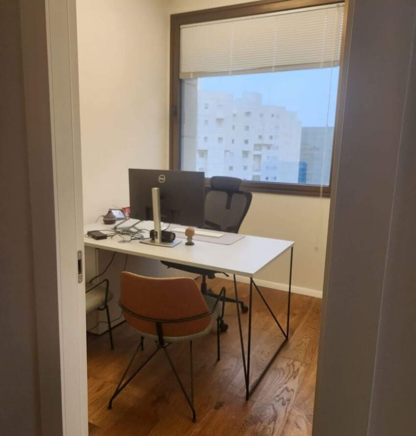 חדר עבודה במשרדים להשכרה ז בוטינסקי רמת גן