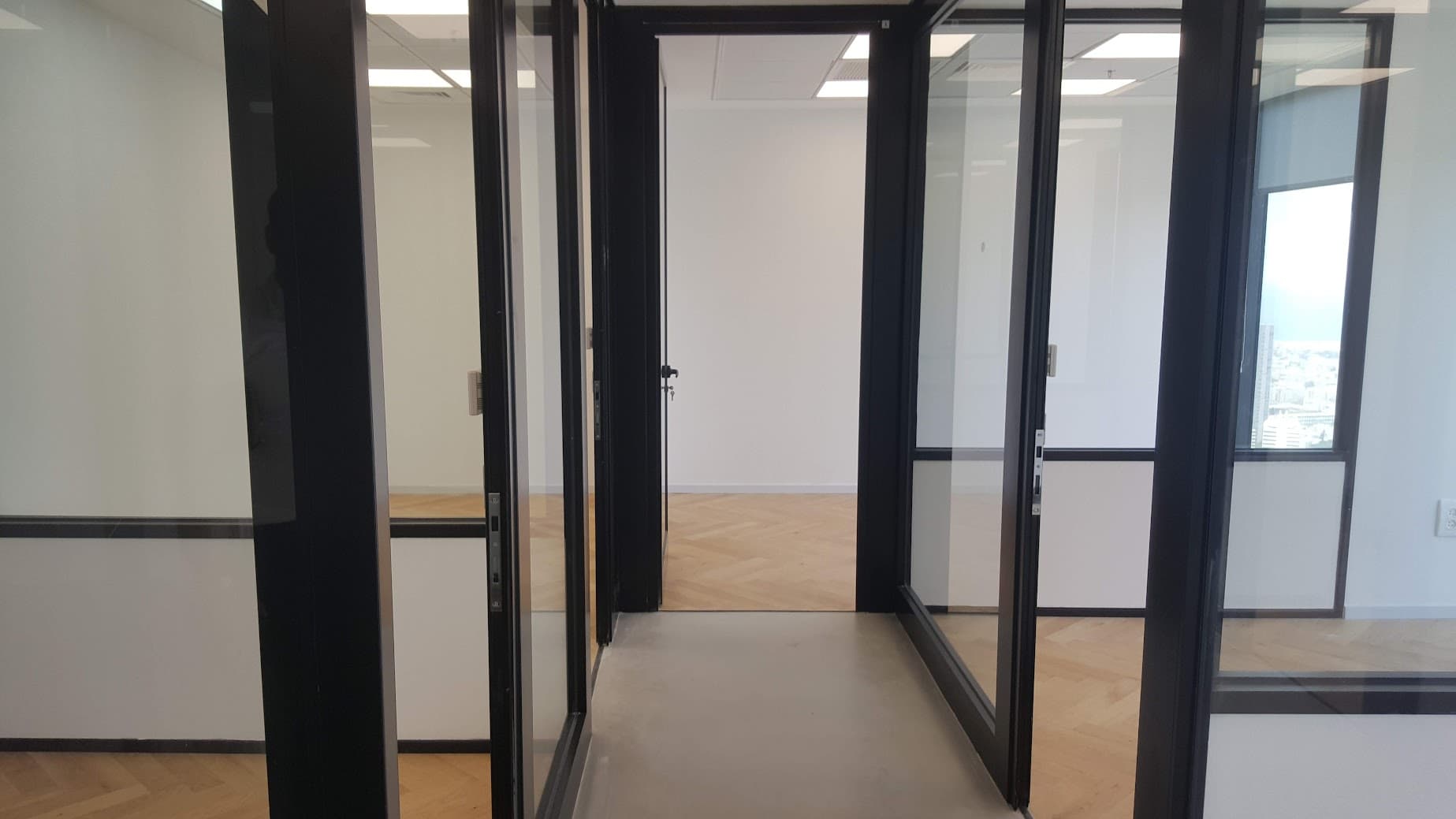 חלוקה לחדרים במשרד