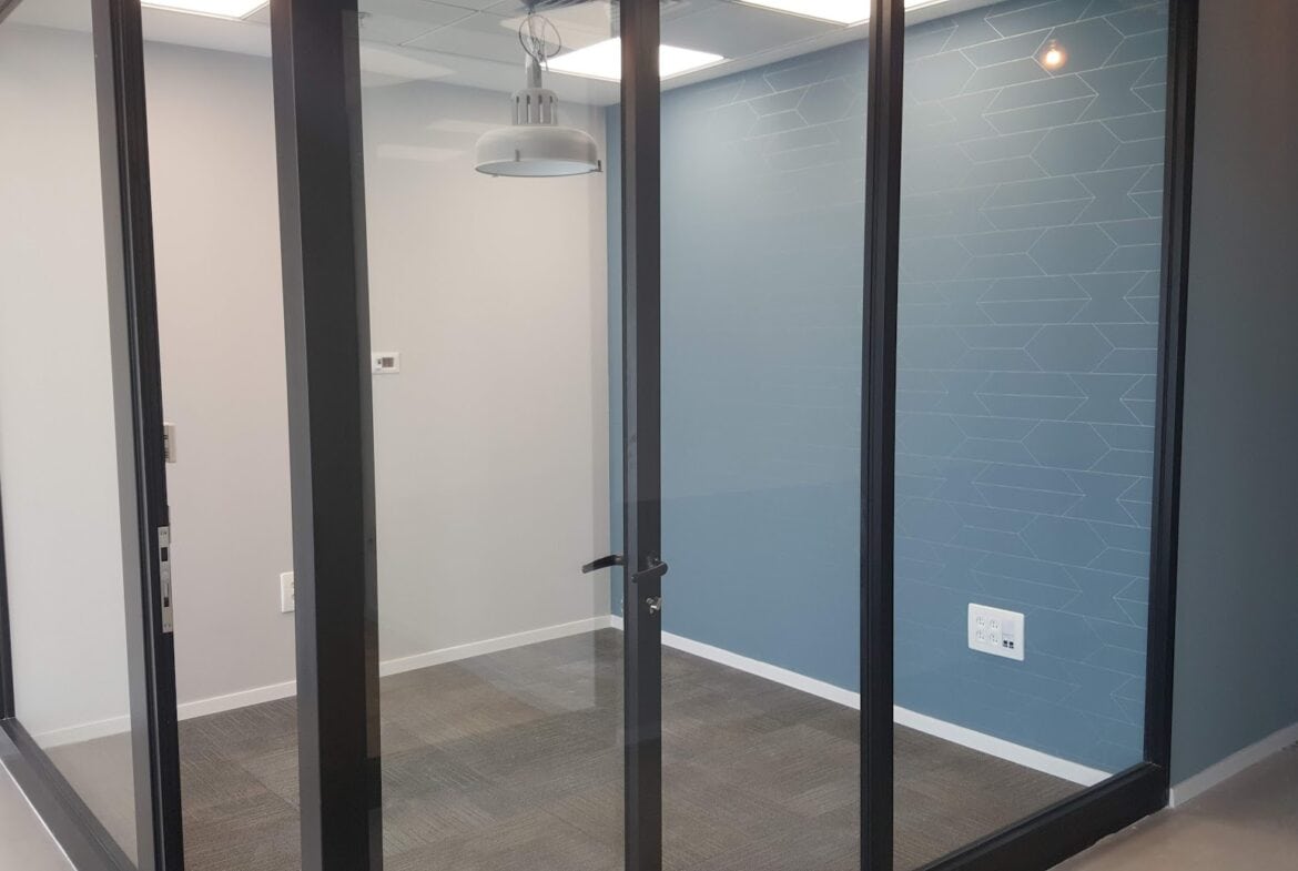 אחד החדרים במשרד