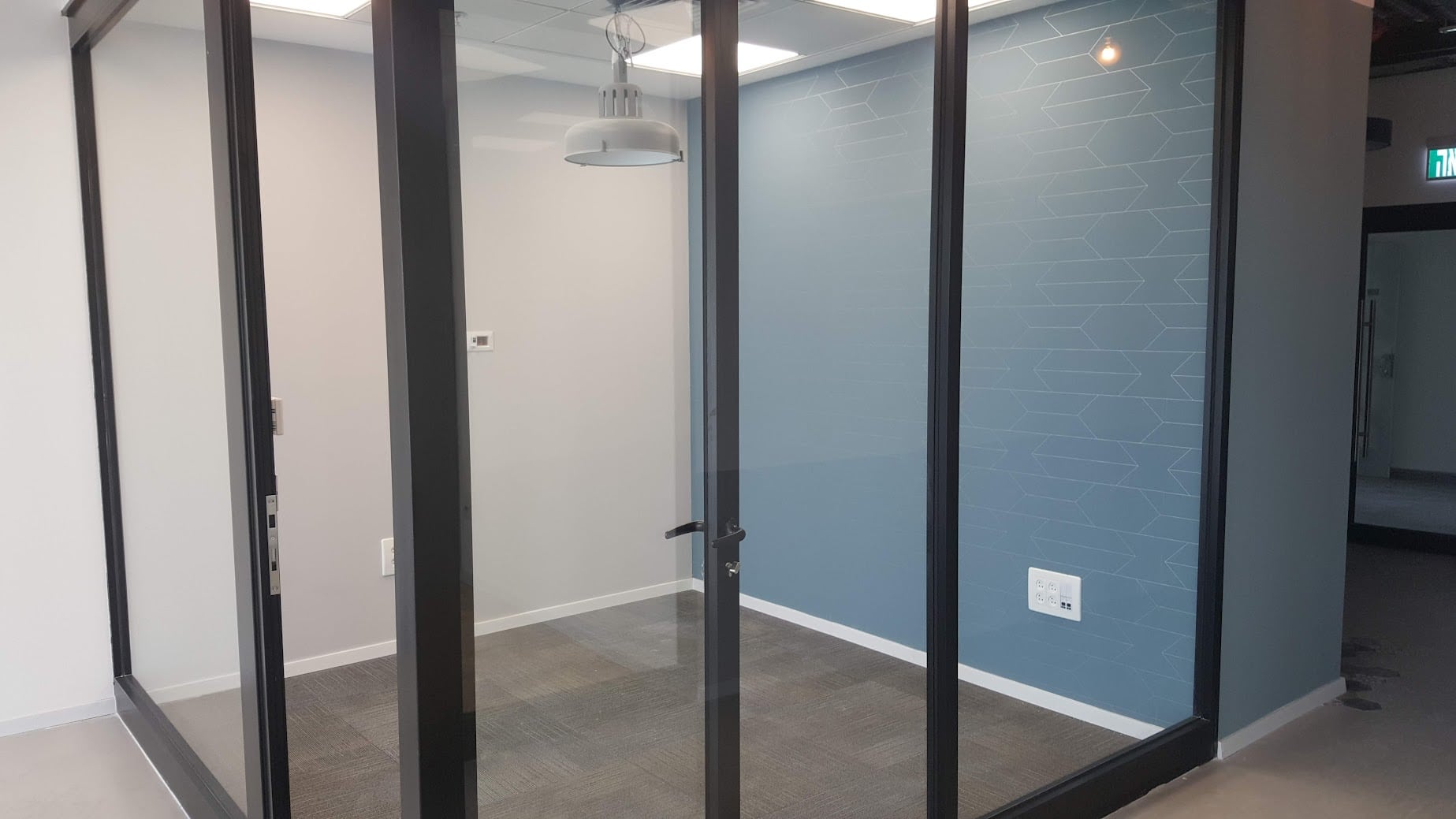 אחד החדרים במשרד