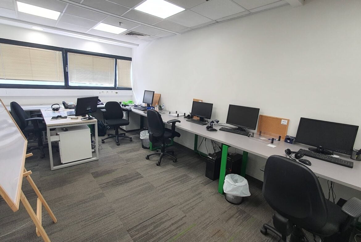 אחד מחדרי הצוות