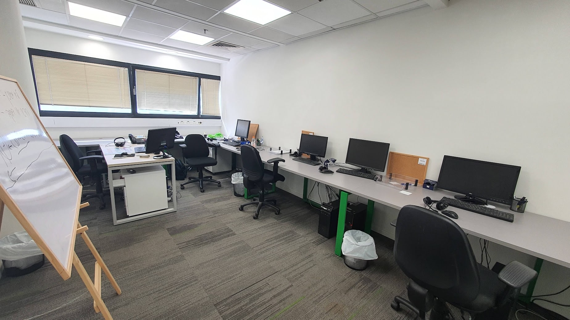 אחד מחדרי הצוות