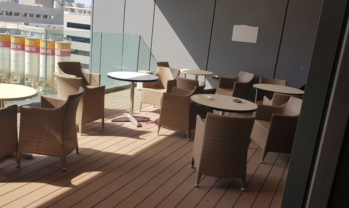 מרפסת שמש פרטית מגניבה.