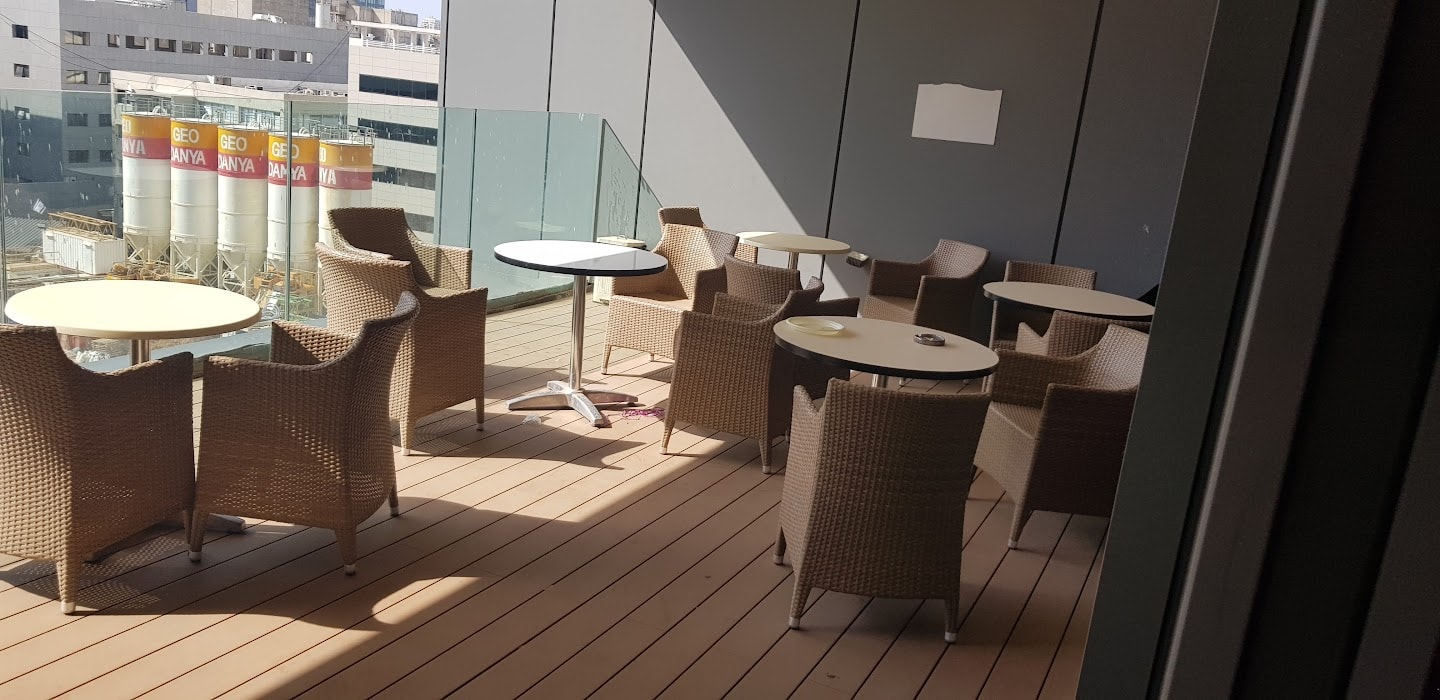 מרפסת שמש פרטית מגניבה.